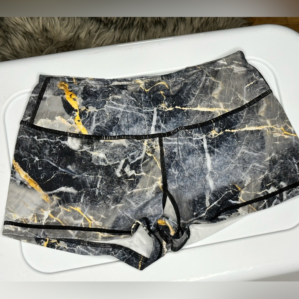 Size small savage barbell marble shorts